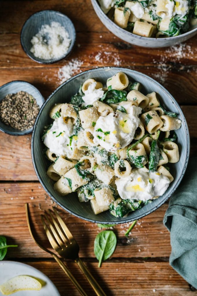 One Pot Pasta mit Spinat: Cremig-würziges Seelenfutter ⋆ Knusperstübchen