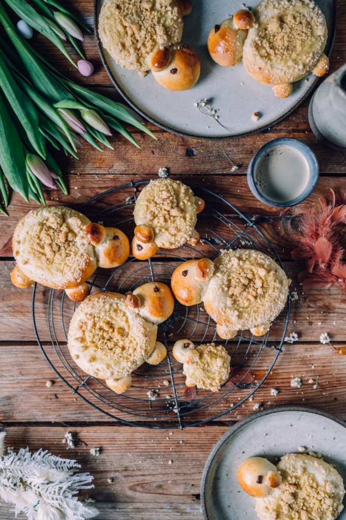 Pudding-Streuselschnecken als Osterlamm: So knusprig, so lecker ⋆ ...