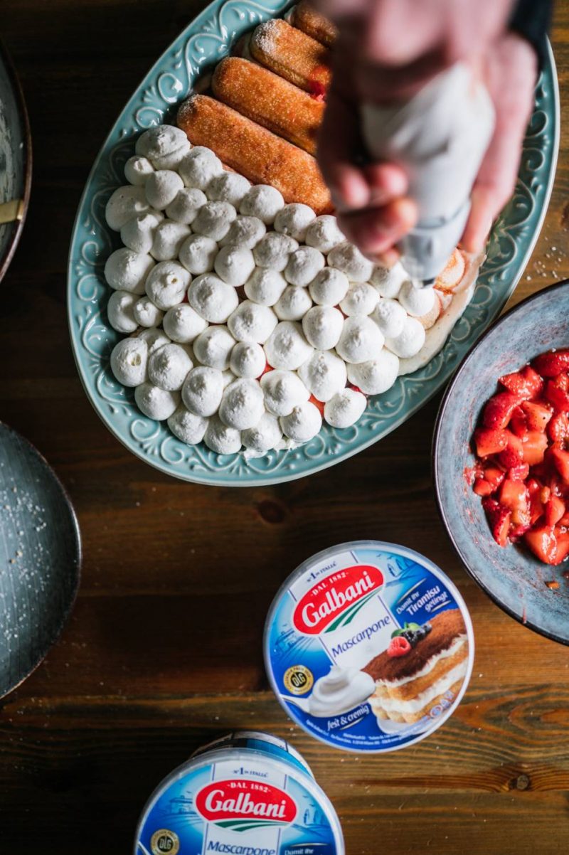 Erdbeer-Rhabarber-Tiramisu: So fruchtig lecker! ⋆ Knusperstübchen