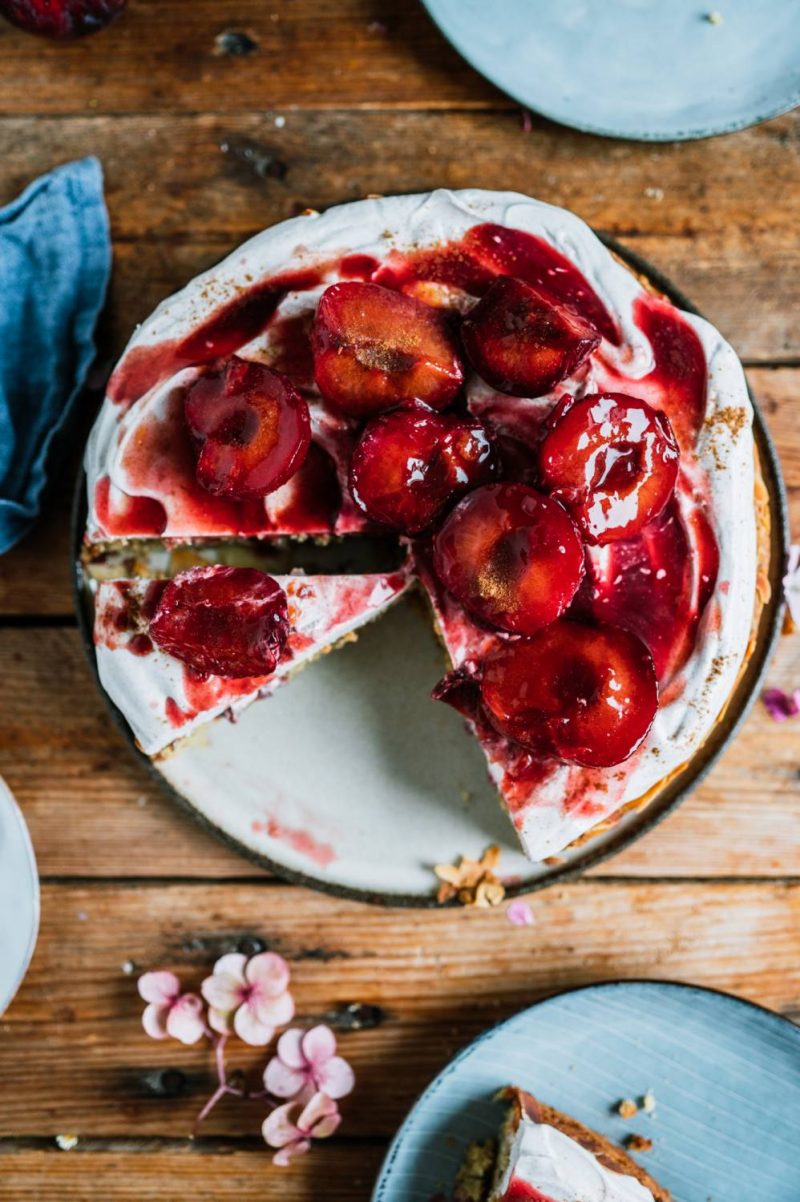 Pflaumenkuchen mit Mandeln, Quarkcreme und Pflaumen auf dem Ofen: Hallo ...