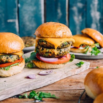 Brokkoli-Cheddar-Burger: Vegetarisch und mit extra Käse