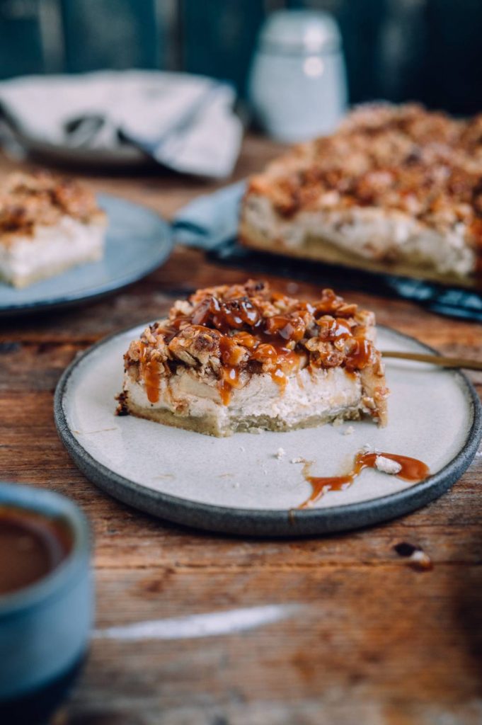 Apfel-Karamell-Cheesecake mit Streuseln: Hallo Herbst! ⋆ Knusperstübchen