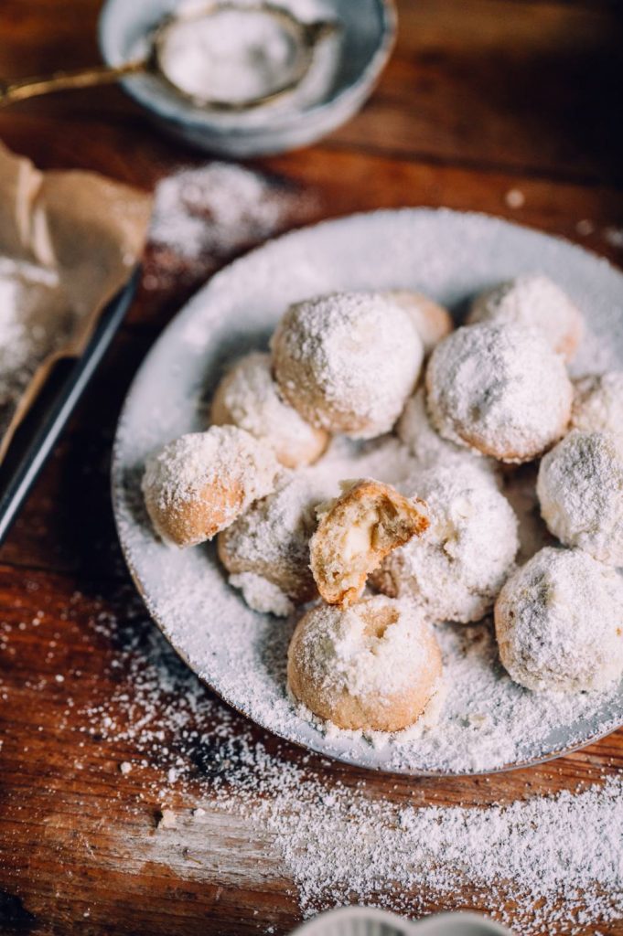 Kokos-Bällchen: Plätzchen mit Kokos und weißer Schokolade ⋆ Knusperstübchen