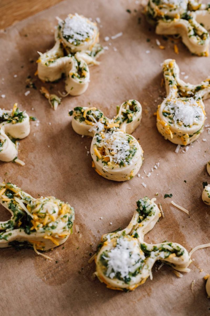 Brötchen mit Kräuterbutter für den Osterbrunch: Herzhafte Hasenbrötchen ...