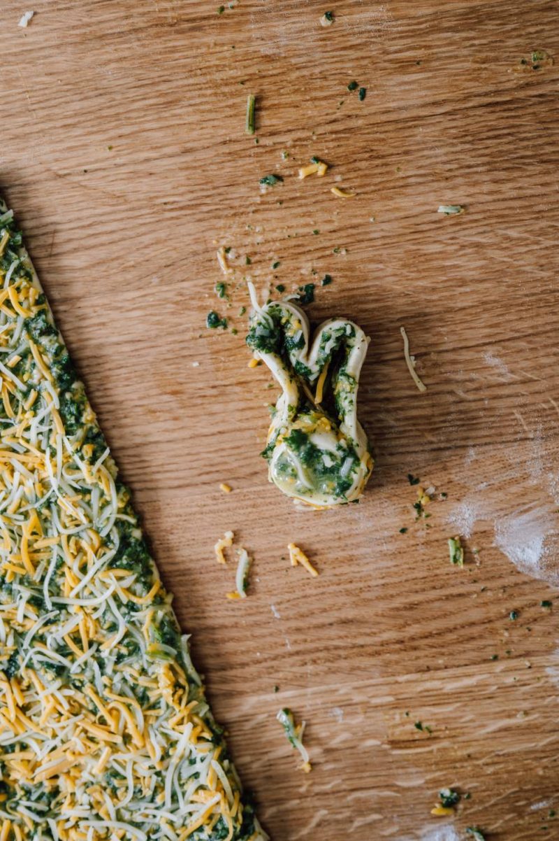 Brötchen mit Kräuterbutter für den Osterbrunch: Herzhafte Hasenbrötchen ...