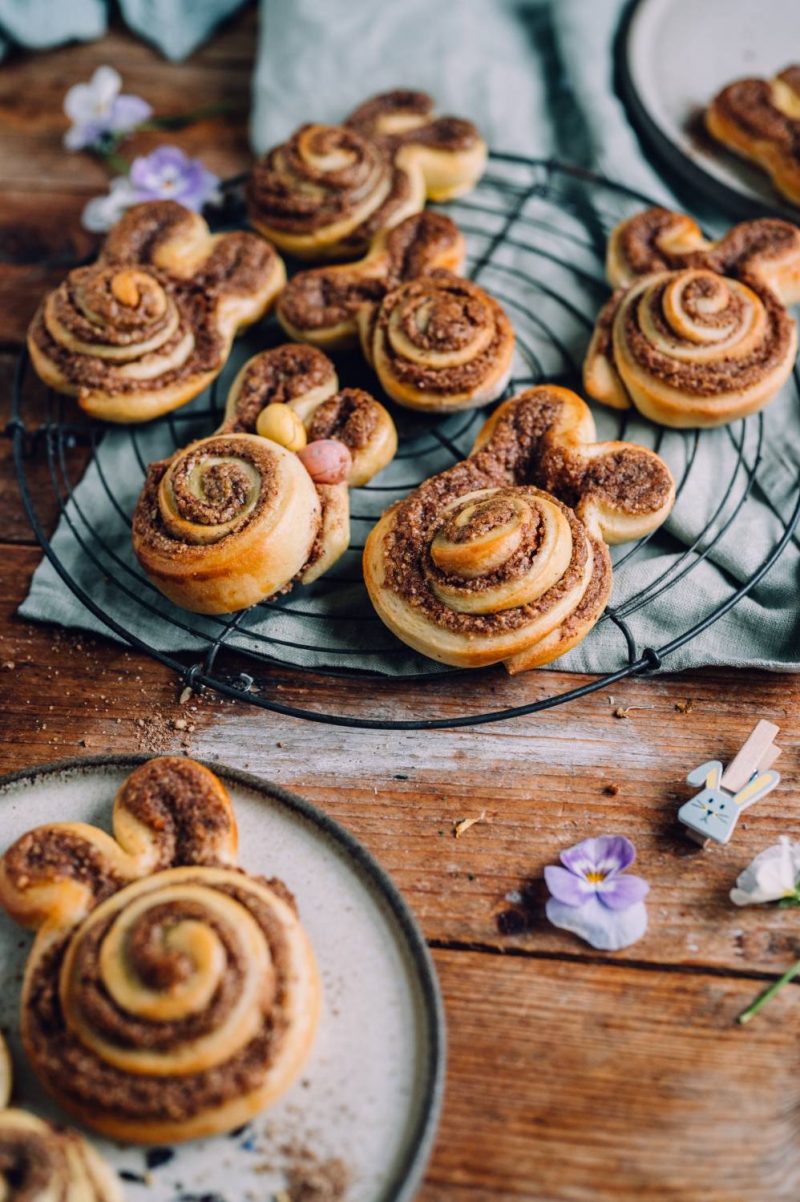 Hefehasen mit Nussfüllung und Quark-Hefeteig: Nuss-Schnecken zu Ostern ...