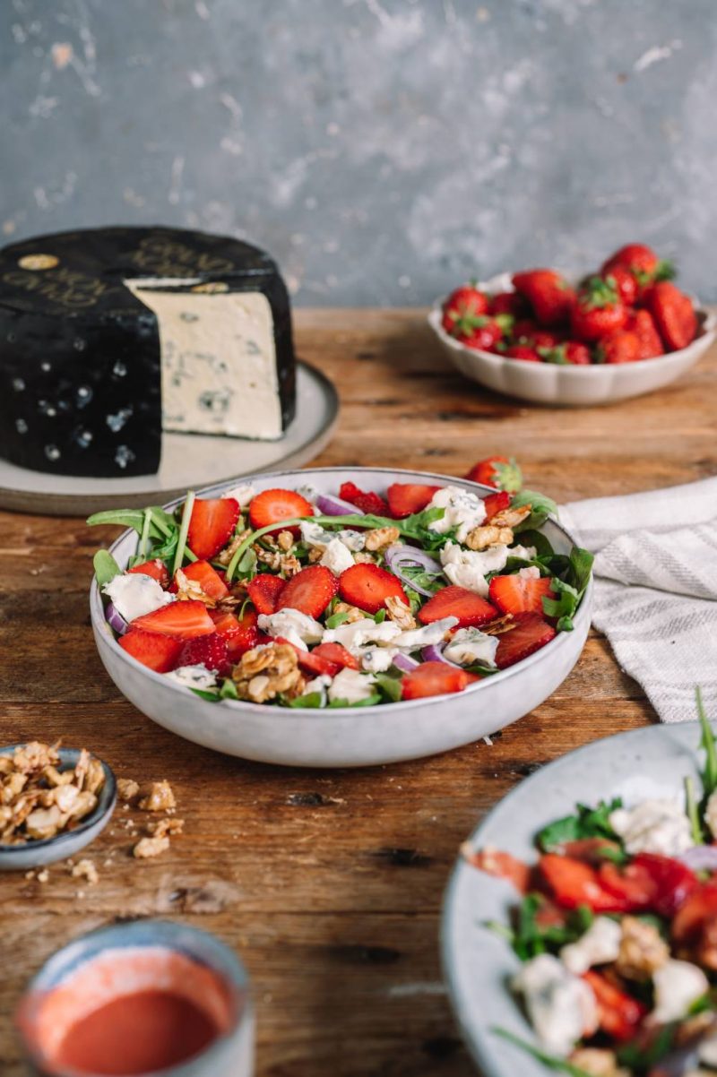 Spinat-Erdbeer-Salat mit Grand Noir und karamellisierten Nüssen ⋆ ...