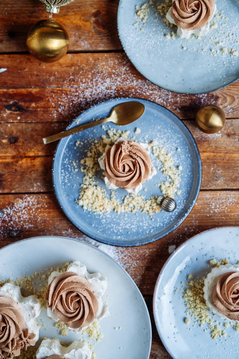 Weihnachtsdessert: Geeiste Spekulatius-Mousse oder Marzipan-Mousse mit ...