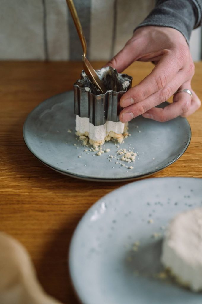 Weihnachtsdessert: Geeiste Spekulatius-Mousse oder Marzipan-Mousse mit ...