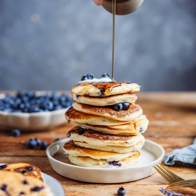 Pancakes mit Joghurt und Blaubeeren: Fluffig, zart und saftig