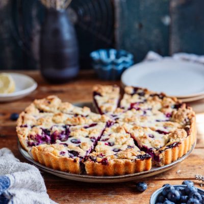 Blaubeer-Zitronen-Tarte: Erfrischender Sommerkuchen